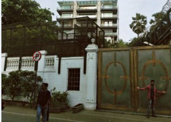 شاہ رخ خان کے گھر سے ” منت” کی تختی غائب؟