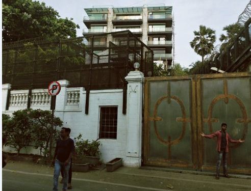 شاہ رخ خان کے گھر سے ” منت” کی تختی غائب؟