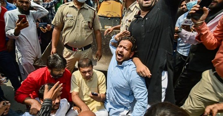 شاہین باغ دہلی : مسلمانوں کی املاک پربلڈوزر چلانے کی مہم