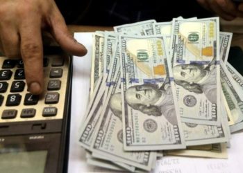 انٹربینک میں ڈالر پھر مہنگا، اوپن مارکیٹ میں 200 روپے سے زیادہ