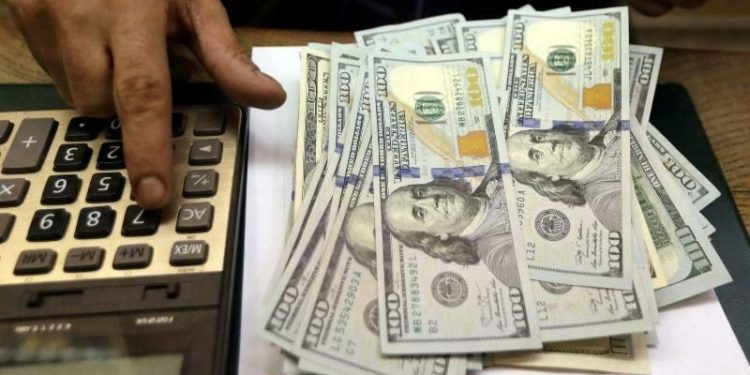 انٹربینک میں ڈالر پھر مہنگا، اوپن مارکیٹ میں 200 روپے سے زیادہ