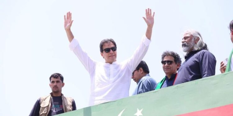 عمران خان کیخلاف توہین عدالت کی درخواست، سپریم کورٹ کا لارجر بینچ تشکیل