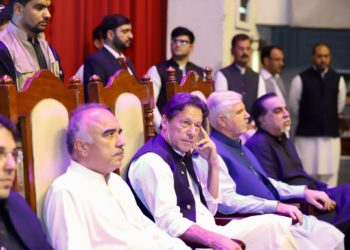 سپریم کورٹ پرامن احتجاج کو تحفظ دے، عمران خان