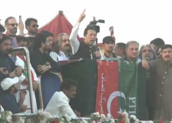 یہ سمجھتے ہیں قوم تھک جائےگی، ابھی تو پارٹی شروع ہوئی ہے،عمران خان
