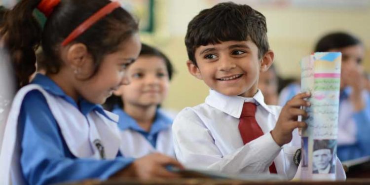 والدین اب اسٹیشنری یا کتابیں اسکول سے خریدنے کے پابند نہیں