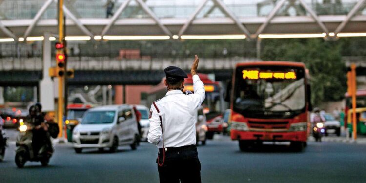 ”کون ہے یہ جس نے دوبارہ مڑ کر مجھے نہیں دیکھا”