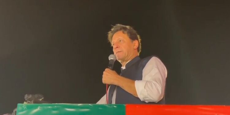 ملکی اداروں کے خلاف جنگ لڑنے نہیں نکلا، عمران خان