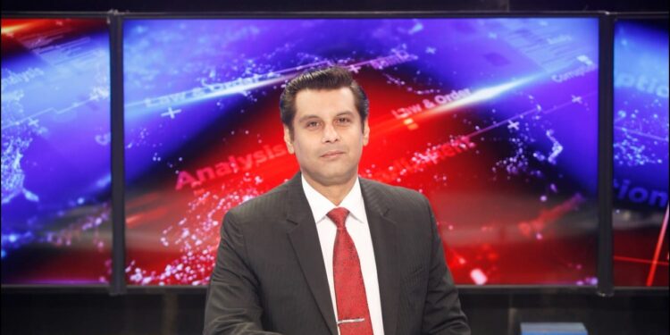 صحافی ارشد شریف ساتھیوں کو تنہا چھوڑ کر دبئی روانہ