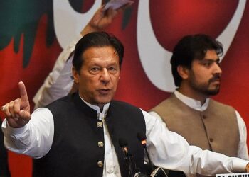عمران خان کا ایف آئی اے کو جواب دینے سے انکار