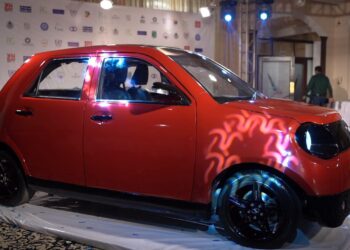 یومِ آزادی کے موقع پر ملک کی پہلی الیکٹرک کار متعارف