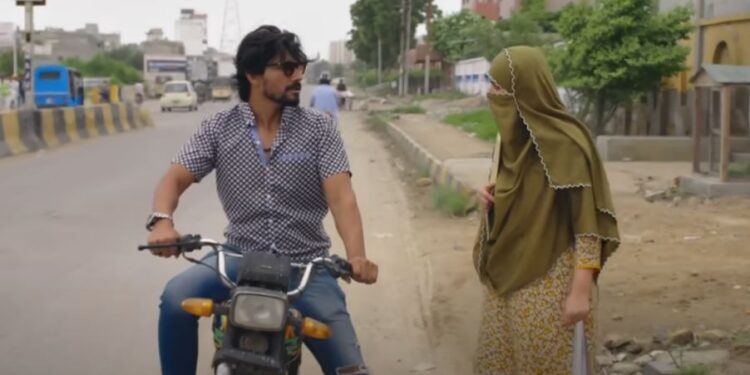 خوش لباس خواتین  پر”  لوز کریکٹر ” کا ٹھپہ لگادیا جاتاہے