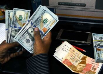 ملک میں ڈالر کی قدر میں مزید کمی ہوگئی