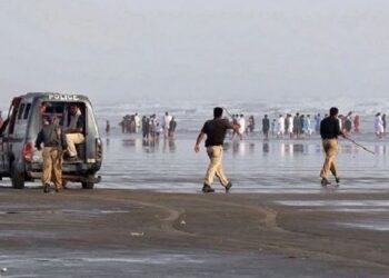 کراچی: سمندر میں نہانے پر بندش