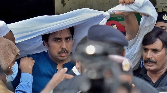 شہباز گل جسمانی ریمانڈ سے بچ گئے