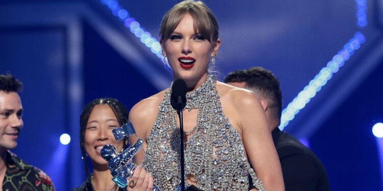 ٹیلر سوئفٹ بہترین میوزک ویڈیو ایوارڈ جیتنے میں کامیاب