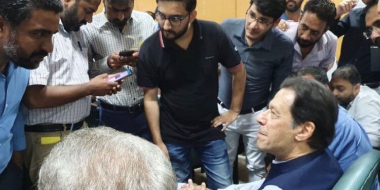 عمران خان کو 7 دن میں تحریری جواب کی مہلت