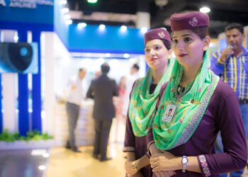 پی آئی اے فضائی میزبانوں کے لیے ملبوسات کا نیا ہدایت نامہ