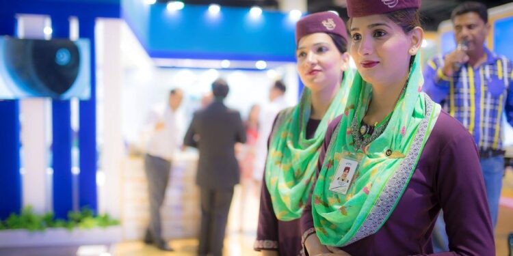پی آئی اے فضائی میزبانوں کے لیے ملبوسات کا نیا ہدایت نامہ