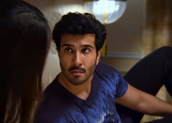 فیروز خان کے تشدد کے خلاف شریک سفر اٹھ کھڑی ہوئیں