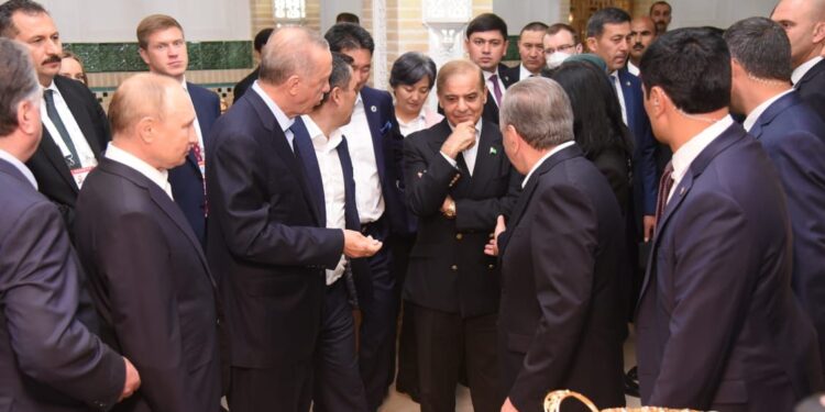 ایک تصویر کا اس قدر پوسٹ مارٹم اور دوسری کامیابیاں نظر انداز ؟