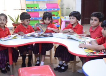 نجی اسکولز میں زبردستی یونیفارم، کتابیں اور اسٹیشنری بیچنا غیر قانونی