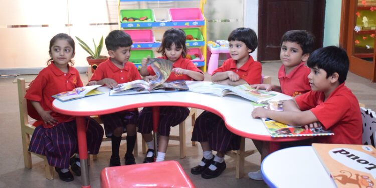 نجی اسکولز میں زبردستی یونیفارم، کتابیں اور اسٹیشنری بیچنا غیر قانونی