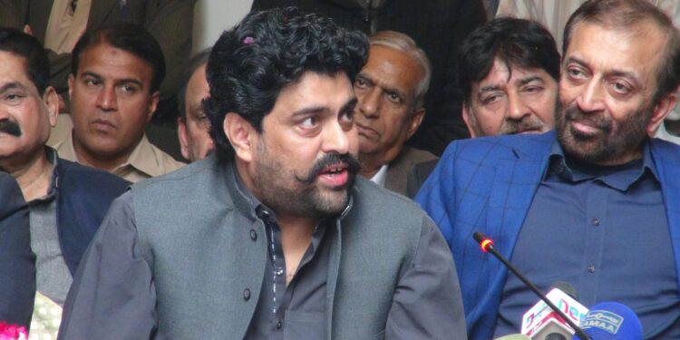 کامران ٹیسوری ہی کیوں؟