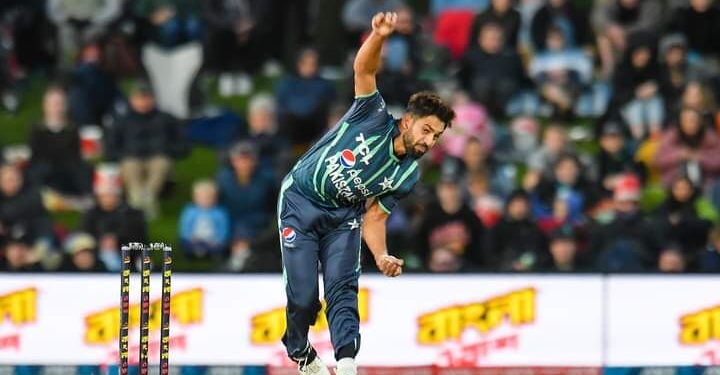 نیوزی لینڈ کے خلاف جیت اور  بابر کا لاٹھی چارج