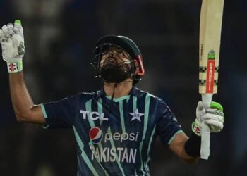 نیوزی لینڈ کے خلاف جیت اور  بابر کا لاٹھی چارج