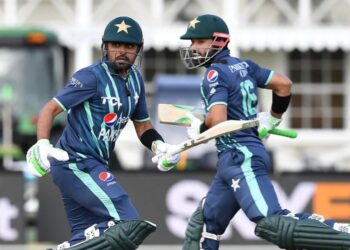 رضوان اور بابر کی نصف سنچریاں، پاکستان فائنل میں