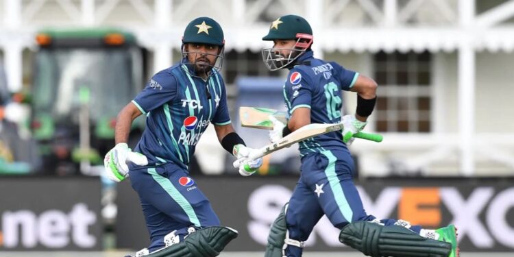 رضوان اور بابر کی نصف سنچریاں، پاکستان فائنل میں