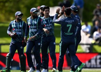 نواز پھر چھا گئے، فائنل پاکستان کا