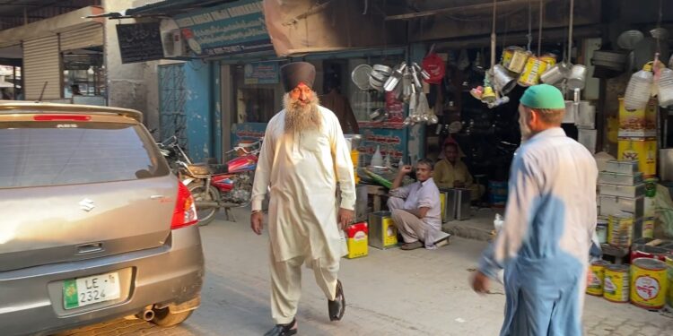 ساہیوال کے اکلوتے سکھ حکیم