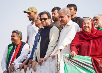 توہین عدالت کیس:  عمران خان کا سپریم کورٹ کو کسی بھی یقین دہانی سے اظہار لاعلمی