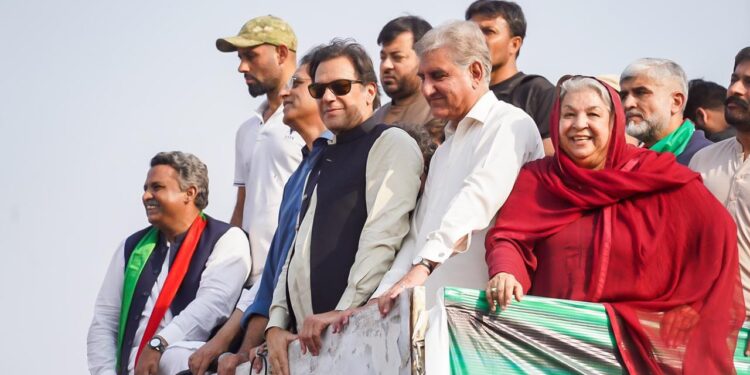 توہین عدالت کیس:  عمران خان کا سپریم کورٹ کو کسی بھی یقین دہانی سے اظہار لاعلمی