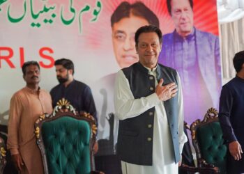 عدالت سمجھے تو معافی مانگنے کو تیار ہوں، عمران خان