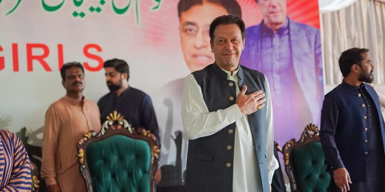 عدالت سمجھے تو معافی مانگنے کو تیار ہوں، عمران خان