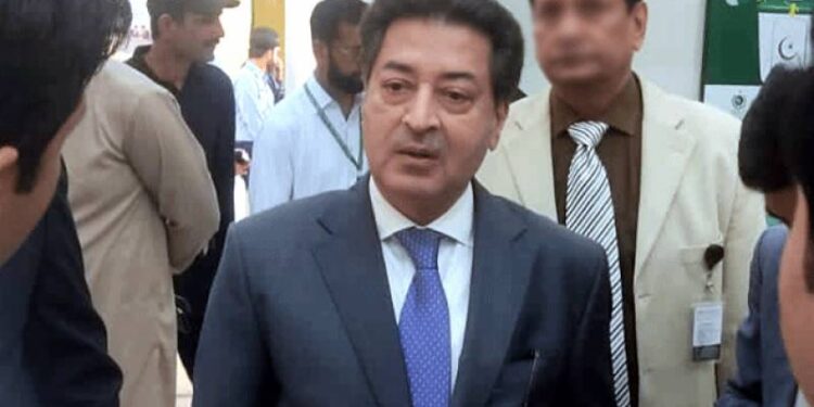 پہلے سے رکن قومی اسمبلی انتخاب کیسے لڑ سکتا ہے؟ چیف الیکشن کمشنر