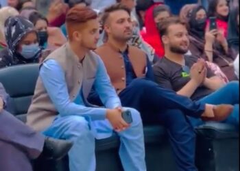 پشاور: نجی یونیورسٹی میں غیر ملکی خاتون گلوکارہ کی پرفارمنس پر اعتراض