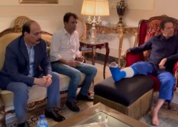 فوج سے  احتساب کے معاملے پر مسئلہ ہوا