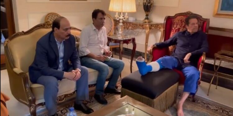 فوج سے  احتساب کے معاملے پر مسئلہ ہوا