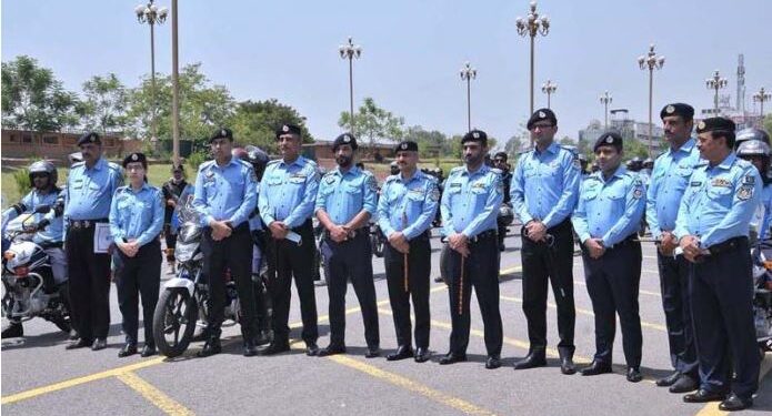 اسلام آباد پولیس اہلکار باڈی کیمروں سے آراستہ