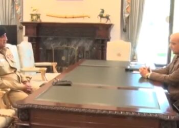 آرمی چیف قمر جاوید باجوہ کی صدر اور وزیراعظم سے الوداعی ملاقاتیں