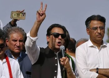عمران خان کے کنٹینر کے قریب فائرنگ