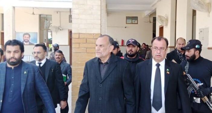 سندھ پولیس اعظم سواتی کو گرفتار نہیں کرے گی