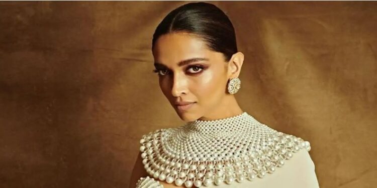 دپیکا پدوکون فیفا ٹرافی کی رونمائی کریں گی