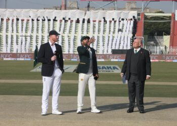 راولپنڈی ٹیسٹ : انگلینڈ کی پہلے بیٹنگ