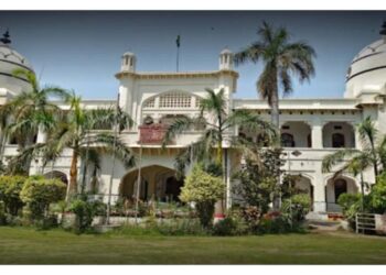 تاریخی درس گاہ میں شادی کا فوٹو شوٹ