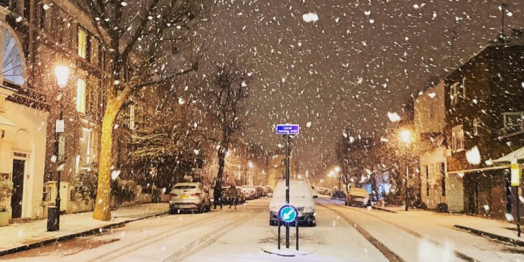 برطانیہ میں طوفانی برف باری، نظام زندگی درہم برہم