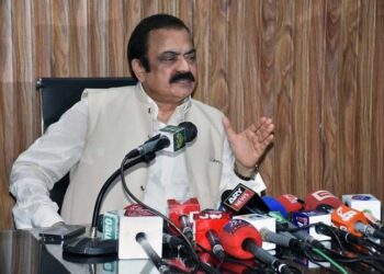 عارف علوی مذاکرات کے لیے سرگرم ہیں